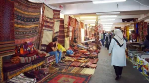تنهایی کجا برم تو تهران: بازار پروانه