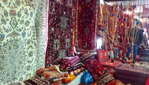بازار پروانه کجاست: مقایسه
