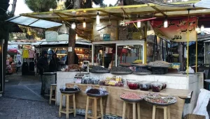  بهترین فروشگاه سوغات محلی در تهران: بازار لاله