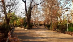 بهترین مکان‌های تهران برای پیاده روی پاییزی: پارک لاله