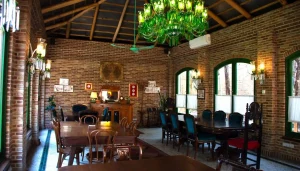 بهترین کافهها و رستورانهای میدان فردوسی تهران: کافه رستوران روحی